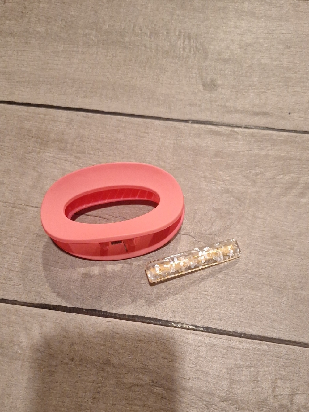 🍁Coral Pink Oval Hair Clip with Clear Gold-Glitter Barrette